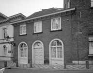 56981 Gezicht op een deel van de aan de Ganzenmarkt gelegen zijgevel van het Stadhuis (Stadhuisbrug 1) te Utrecht.